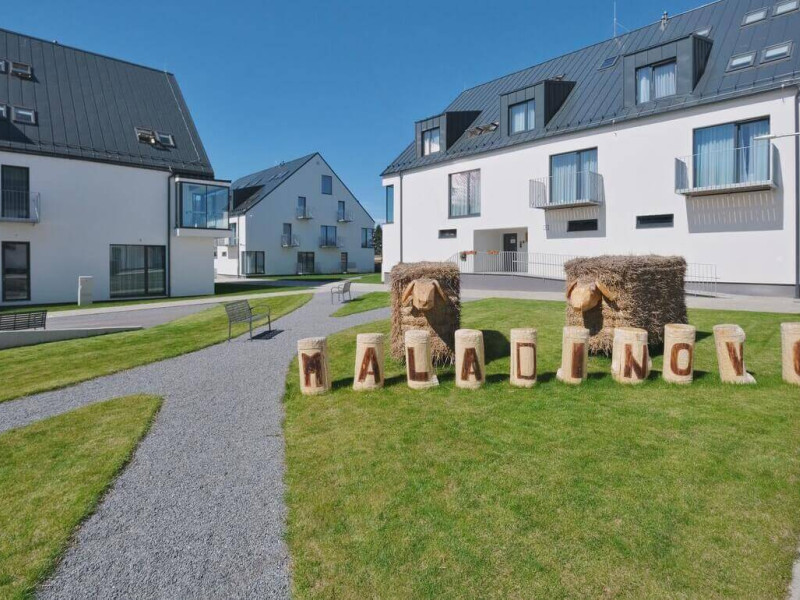 BALÍK 10 Lukratívnych apartmánov na brehu Liptovskej Mary