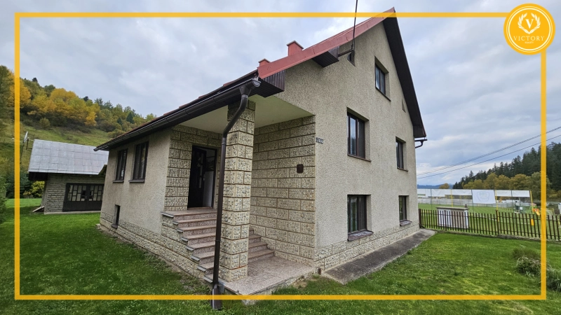 Na predaj:*priestranný a zachovalý rodinný dom v Zábiedove