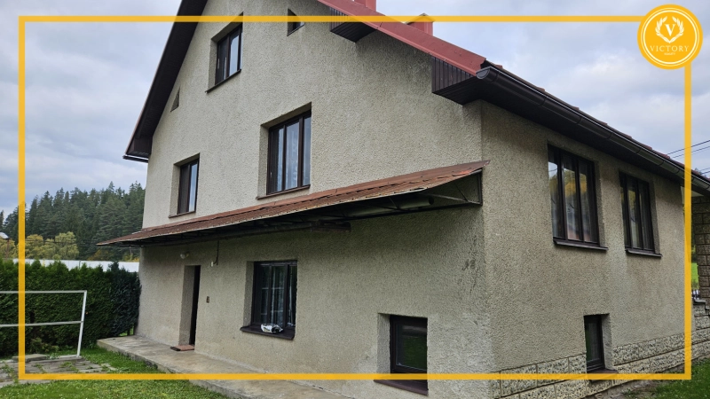 Na predaj:*priestranný a zachovalý rodinný dom v Zábiedove