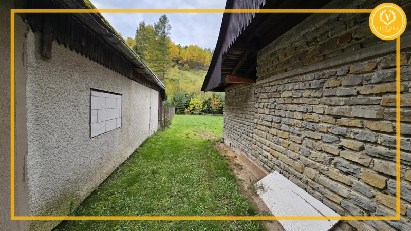 Na predaj:*priestranný a zachovalý rodinný dom v Zábiedove