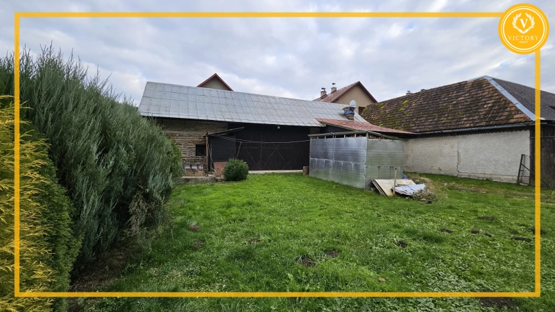 Na predaj:*priestranný a zachovalý rodinný dom v Zábiedove