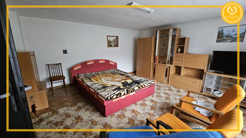 Na predaj:*priestranný a zachovalý rodinný dom v Zábiedove