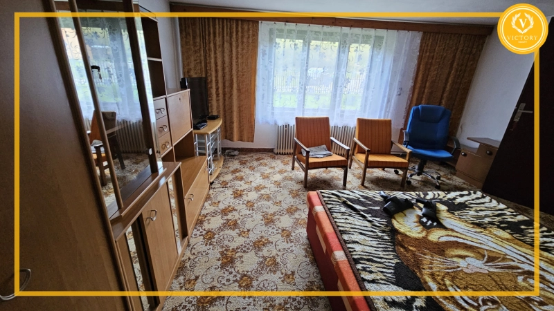 Na predaj:*priestranný a zachovalý rodinný dom v Zábiedove