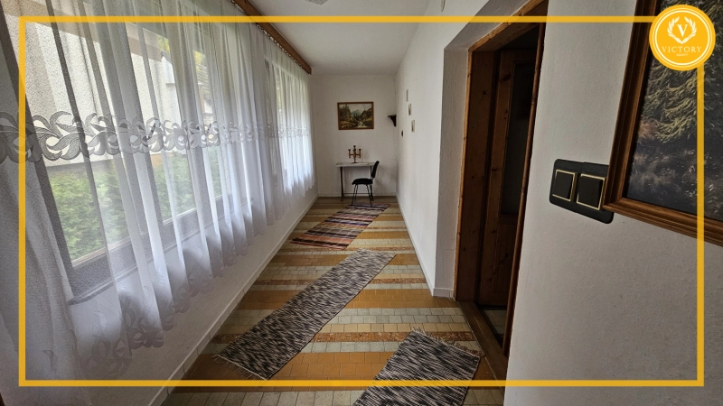 Na predaj:*priestranný a zachovalý rodinný dom v Zábiedove