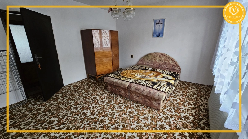 Na predaj:*priestranný a zachovalý rodinný dom v Zábiedove