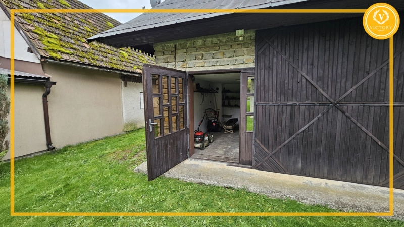 Na predaj:*priestranný a zachovalý rodinný dom v Zábiedove