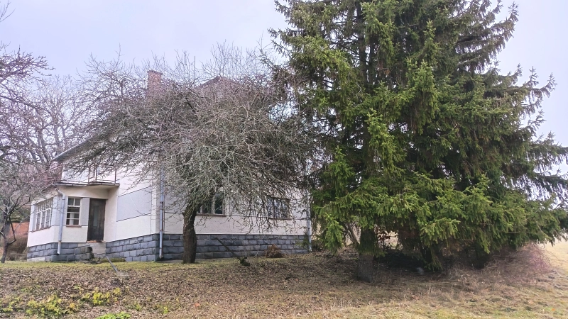 REZERVOVANÉ - Rodinný dom a pozemok  21087m2 Opava okres Veľký Krtíš 