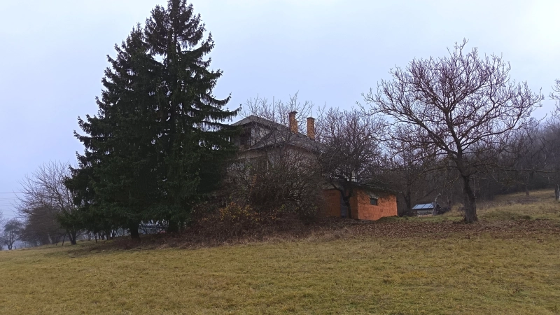 REZERVOVANÉ - Rodinný dom a pozemok  21087m2 Opava okres Veľký Krtíš 