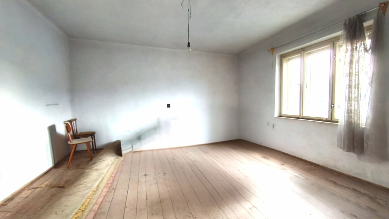 ZNÍŽENÁ CENA Rodinný šesťizbový dom* v obci Uhorské okr. Poltár 