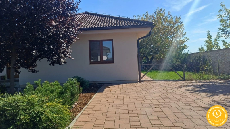 ZNÍŽENÁ CENA:  PRENÁJOM*Priestranný 5-izbový rodinný dom v Beladiciach