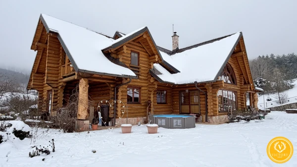 Luxusný zrubový dom*v malebnej obci Podzámčok