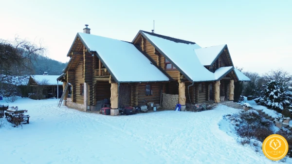 Luxusný zrubový dom*v malebnej obci Podzámčok