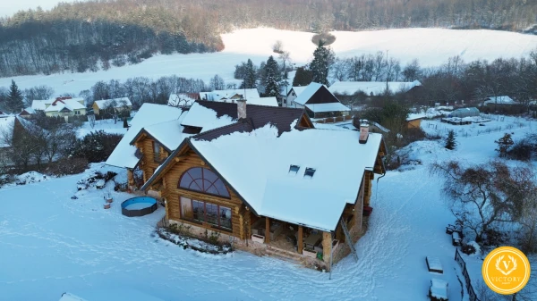 Luxusný zrubový dom*v malebnej obci Podzámčok