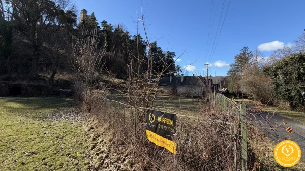 Slnečný pozemok*s panorámou hradu v srdci Divína