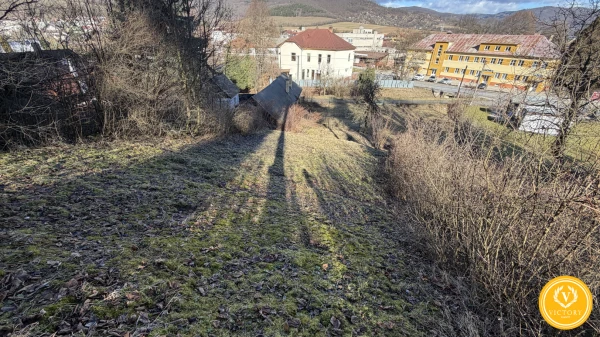 Slnečný pozemok*s panorámou hradu v srdci Divína