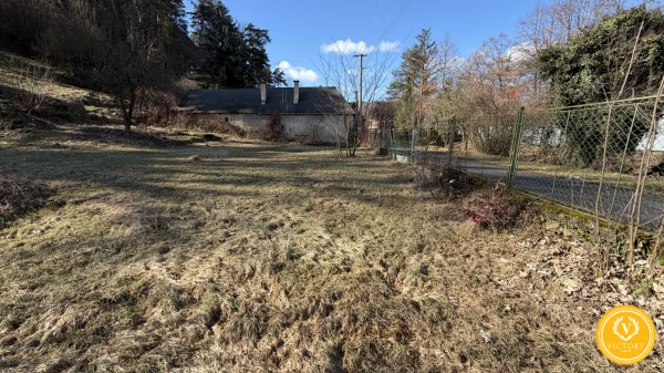 Slnečný pozemok*s panorámou hradu v srdci Divína