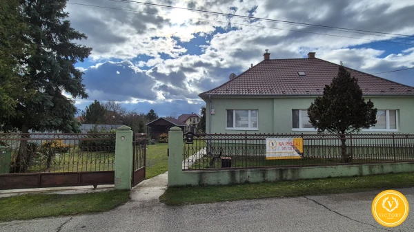 Rodinný dom *s veľkým a krásnym pozemkom 2052 m² v tichej lokalite Gabčíkova