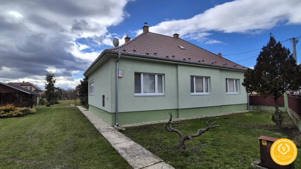 Rodinný dom *s veľkým a krásnym pozemkom 2052 m² v tichej lokalite Gabčíkova
