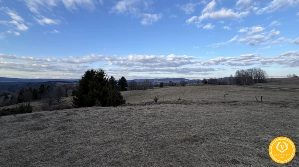 NA PREDAJ*Rozľahlý pozemok*s panoramatickým výhľadom v Detvianskej Hute