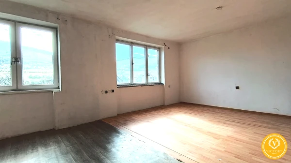 Trojizbový 78m2 byt Málinec