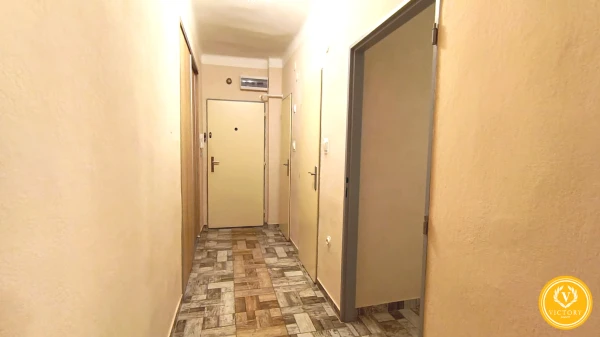 Priestranný 3-izbový 72m2 byt v tehle s výbornou dostupnosťou – Lučenec, Opatová