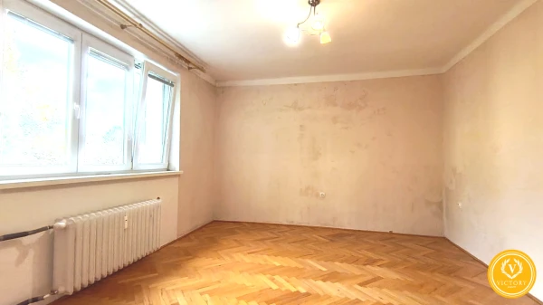 Priestranný 3-izbový 72m2 byt v tehle s výbornou dostupnosťou – Lučenec, Opatová