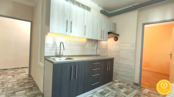 Priestranný 3-izbový 72m2 byt v tehle s výbornou dostupnosťou – Lučenec, Opatová