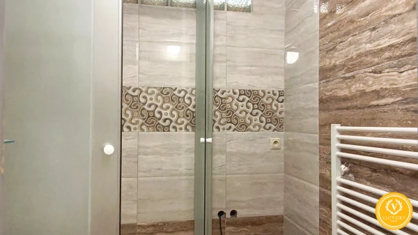 Priestranný 3-izbový 72m2 byt v tehle s výbornou dostupnosťou – Lučenec, Opatová