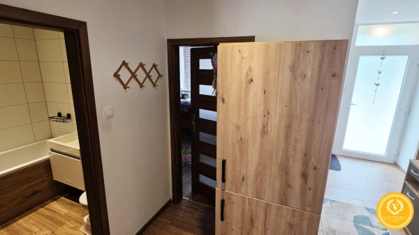 PREDAJ: 4-izbový rodinný dom s letnou kuchyňou, veľkou terasou a malebnou záhradou v Starej Sásovej
