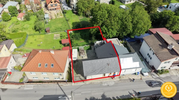 PREDAJ: 4-izbový rodinný dom s letnou kuchyňou, veľkou terasou a malebnou záhradou v Starej Sásovej