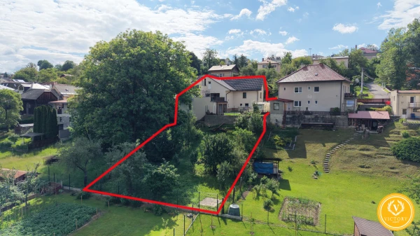 PREDAJ: 4-izbový rodinný dom s letnou kuchyňou, veľkou terasou a malebnou záhradou v Starej Sásovej