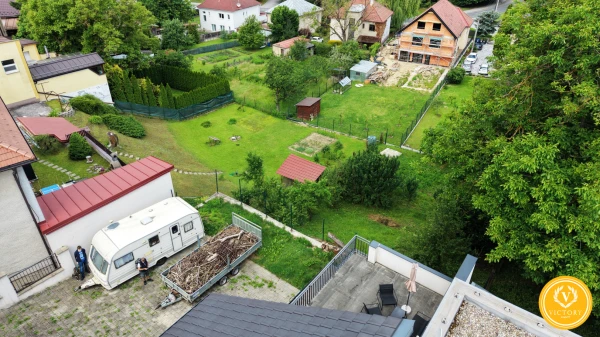 PREDAJ: 4-izbový rodinný dom s letnou kuchyňou, veľkou terasou a malebnou záhradou v Starej Sásovej