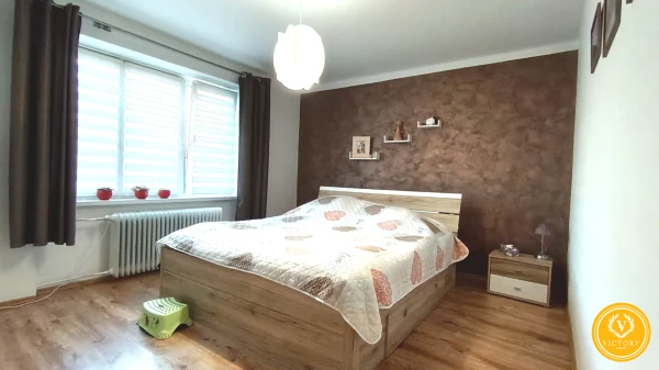 REZERVOVANE Kompletne zrekonštruovaný, slnečný 2-izbový tehlový byt – Valaská, okres Brezno