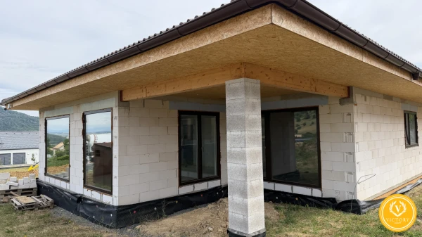 Rodinný dom Stožok* – vo fáze holodomu, pripravený na dokončenie