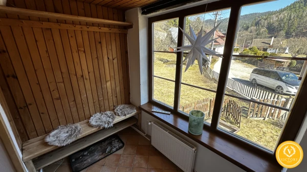 Dlhodobý prenájom rodinného domu v Španej Doline – pokojné bývanie pri lese