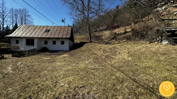 Dlhodobý prenájom rodinného domu v Španej Doline – pokojné bývanie pri lese