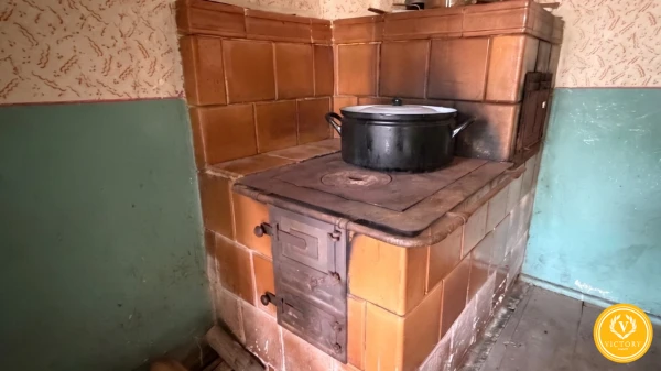 Pozemok 744 m²*v Kováčovej s pôvodným kamenným domom – rekonštrukcia alebo nová stavba