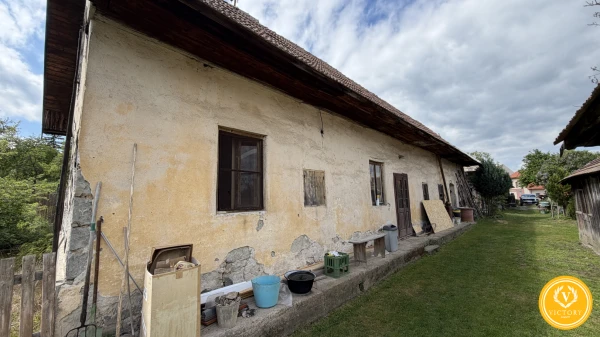 Pozemok 744 m²*v Kováčovej s pôvodným kamenným domom – rekonštrukcia alebo nová stavba