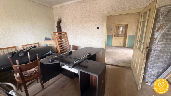 Pozemok 744 m²*v Kováčovej s pôvodným kamenným domom – rekonštrukcia alebo nová stavba