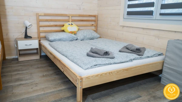 Zariadená chata s priamym prístupom k vode*v uzavretom areáli Vadna Park