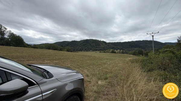 Stavebný pozemok (964 m²) v Ľubietovej s povolením na výstavbu domu či chaty