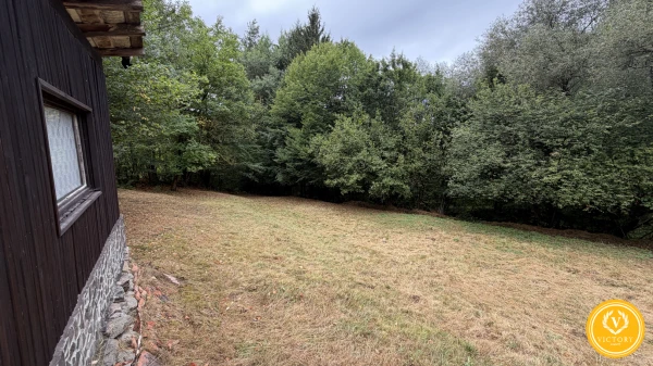 Stavebný pozemok (964 m²) v Ľubietovej s povolením na výstavbu domu či chaty