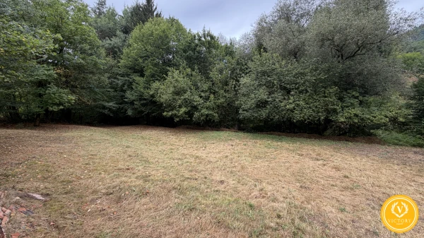 Stavebný pozemok (964 m²) v Ľubietovej s povolením na výstavbu domu či chaty