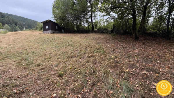 Stavebný pozemok (964 m²) v Ľubietovej s povolením na výstavbu domu či chaty