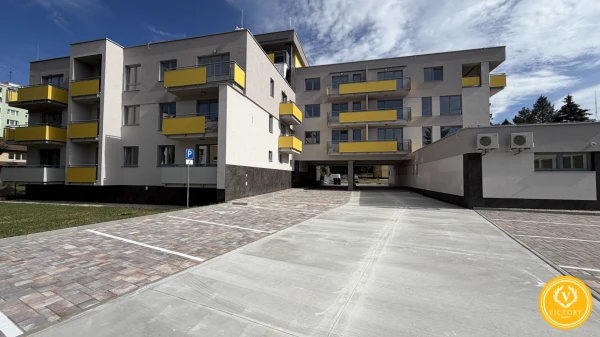 Prémiový 3-izbový byt v štandarde (93 m²) priamo v centre Hriňovej