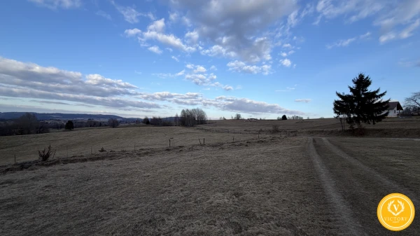 NA PREDAJ*Rozľahlý pozemok*s panoramatickým výhľadom v Detvianskej Hute