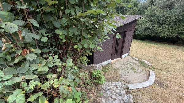 Stavebný pozemok (964 m²) v Ľubietovej s povolením na výstavbu domu či chaty