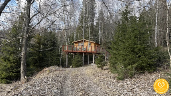 UNIKÁTNY INVESTIČNÝ CELOK NA PODPOĽANÍ: Panoramatický pozemok* 8 564 m² so štýlovou 